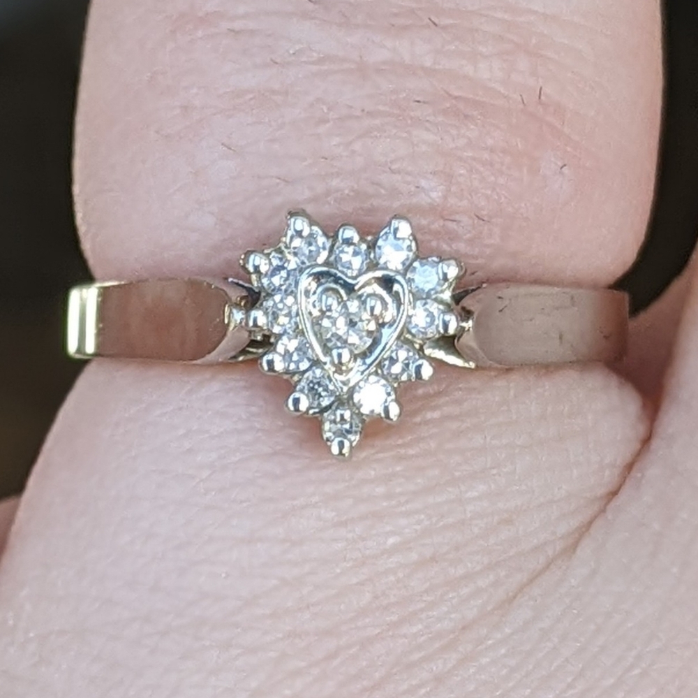 Antique 10K White Gold Diamond Heart Cluster Ring